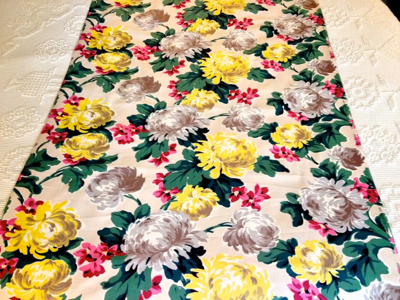 Spectacular 1940s Floral Broadcloth Fabric Remnant for Upholstery and Home Decor/ 36x 36/ Perfect for Pillows and Bags image 4