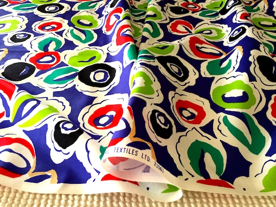 Fab 1960s Fabric/ Funky Flower Power Tulips with Attitude/ Cotton Yardage for Apparel and Home Decor 44" x 65"