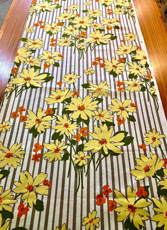 Fab 60s Yellow and Orange Daisy Broadcloth Fabric/Boho Chic Cotton Yardage for Upholstery and Home Decor/48" x 83"