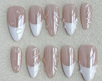 Białe paznokcie French 3D Press on, długie paznokcie migdałowe, Aurora White Nails, Codzienne paznokcie, Paznokcie ślubne, Minimalistyczne paznokcie, Paznokcie Y2K, Proste paznokcie