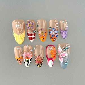 Presse auf den Nägeln mit 3D tropischen Blumen und Schmetterlingen, helle, künstliche Nägel mit Blumenmuster, Strandnägel für Urlaub, Urlaub