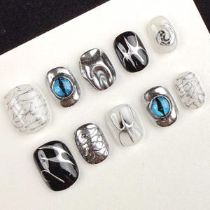 Blue Black Devil Eye Mysterious Super Short Nails, Hand-painted Silver Line Pattern Nails, Futuristic Metallic Glossy Nails, Gifts Nails