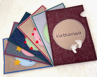 U-Heft Hülle aus Filz bestickt mit Namen, personalisierte Hülle für das Untersuchungsheft, Geschenk zur Geburt