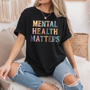 メンタルヘルスマターズTシャツ、メンタルヘルス啓発シャツ、モチベーションを高めるグラフィックTシャツ、ポジティブな雰囲気のトップス、力強いギフトアイデア