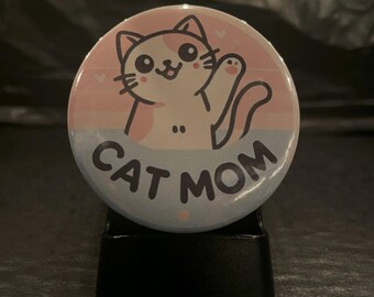 Katzenmama Pin-back Button | Niedliches Haustier-Liebhaber-Abzeichen | Lustiger Katzenhalter Pin | Benutzerdefinierte Haustier Eltern Geschenk | Katzen Liebe Accessoire | Katze Enthusiast Button
