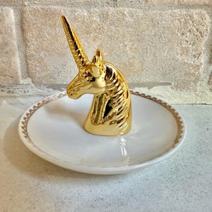 Golden Unicorn Ring Holder – Elegant Jewelry Display