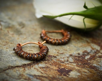 Wire wrapped hoop earrings - Copper wire and faceted Grossular Garnet - small - Kiss Kross Hoop Earrings