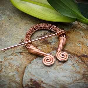 Penannular Brooch - Viking knit with Spirals - small - Copper - Fibula brooch