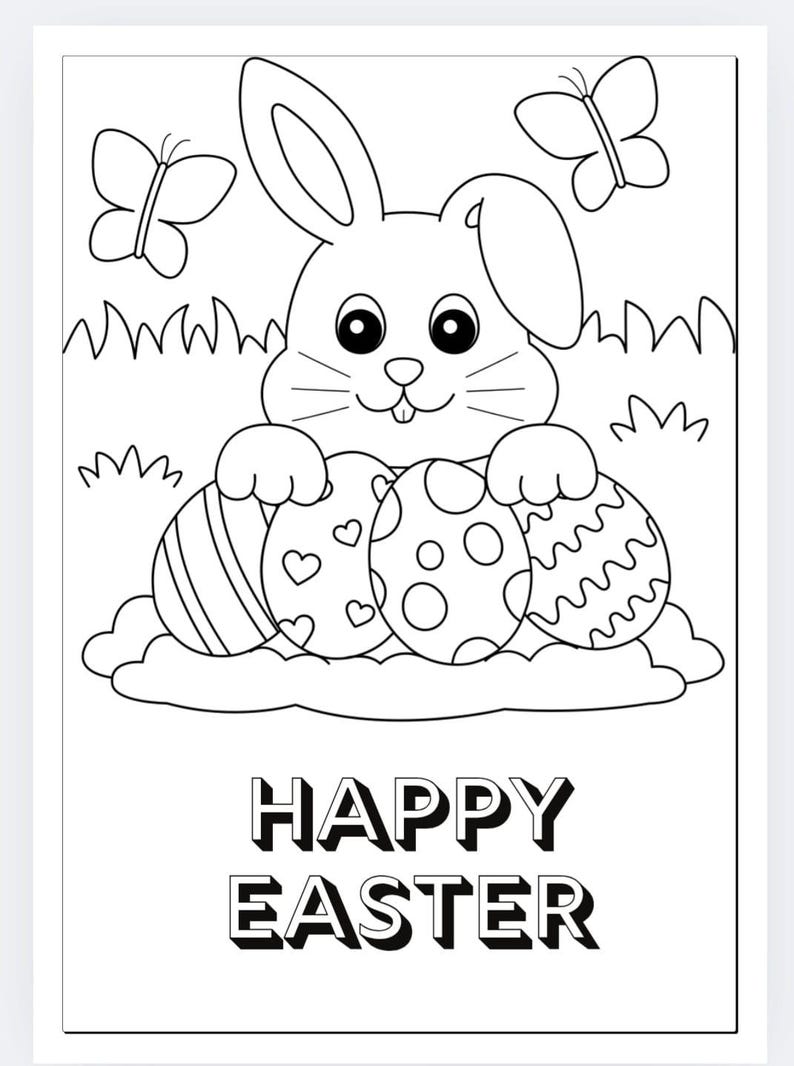 Puede incluir: Una p&aacute;gina para colorear en blanco y negro con un conejo sosteniendo tres huevos de Pascua. El conejo tiene ojos grandes y una expresi&oacute;n feliz. Los huevos est&aacute;n decorados con rayas, corazones y lunares. El texto "HAPPY EASTER" est&aacute; escrito debajo del conejo.