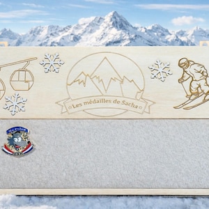 Supporto in legno per medaglie da sci. Regalo ideale per bambini, bambine e bambini.