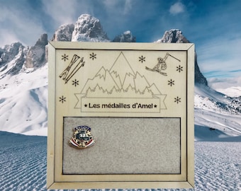 support cadre en bois pour porte médailles de ski esf.  idéal cadeau pour enfants fille ou garçon