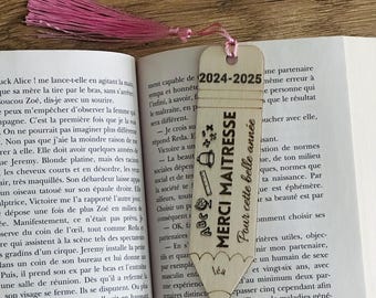 Marque-pages personnalisé avec pompom. idéal cadeau de fin d’année pour maîtresse et maître d’école