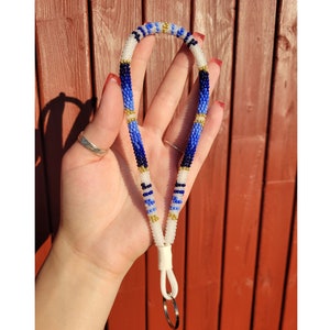 Pulsera con cuentas nativas en azul real degradado