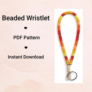 Puede incluir: Un brazalete de cuentas en tonos rojos, naranjas y amarillos, con un anillo plateado en la parte inferior. El texto "Beaded Wristlet", "PDF Pattern" e "Instant Download" se muestra en el lado izquierdo de la imagen.