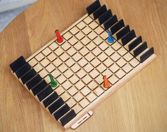 Juego de mesa de estrategia de madera hecho a mano – Edición compacta de viaje