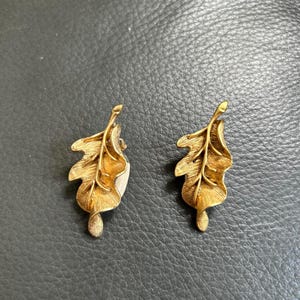 Vintage Oscar de la Renta Leaf Earrings 1980Clip On Earrings