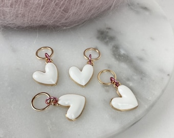 4 Maschenmarkierer Herzen, Emaille Charm Weiß, Geschenk für Stricker, Strickzubehör
