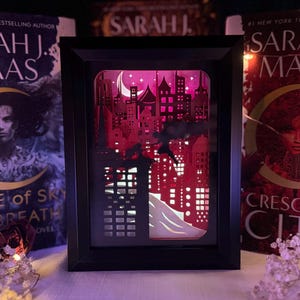 Edición LEGACY de City of Moonlight / Rincón de libros con caja de luz / Decoración de libros con caja de sombras 3D para lectores / Regalo único para bibliófilos amantes de BookTok