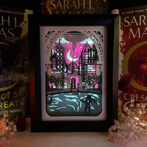 Ciudad de la luz de la luna / Caja de luz Book Nook / Caja de sombras con forma de medialuna 3D Decoración literaria para lectores / Regalo único para bibliófilos amantes de BookTok