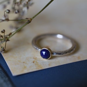 Lapis lazuli silver and 9ct gol ring - rustic look hammered band - lapis lazuli jewellery