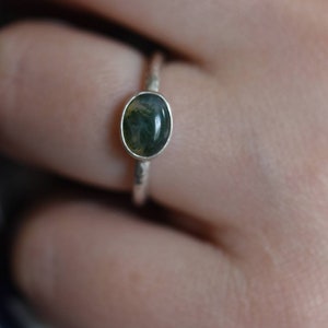 Horizontal stone moss agate ring, moss agate jewellery, green ring in the UK, moss agate engagement, green agate ring, horizontal stone ring