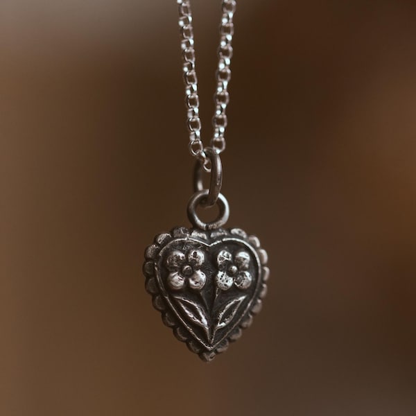 Collar de plata de ley estilo vintage con colgante floral hecho a mano