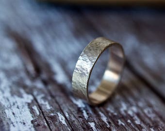 Hammered mens ring - Wide band ring - Mens wedding band - Hammered silver ring - Mens gift - Wedding jewellery - Textured ring