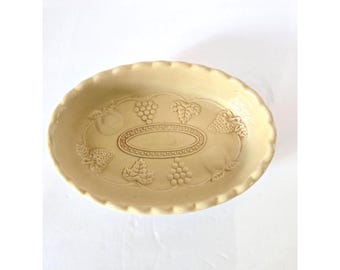 Vtg Ceramic Casserole Dish Beige Oval Grape Grapeleaf Strawberry Apple Relief Design