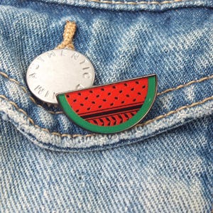 Palestine Watermelon Enamel Pin - Free Palestine Kuffiyah Button Badge - Pro Palestinian Watermelon Charm in Solidarity with Gaza