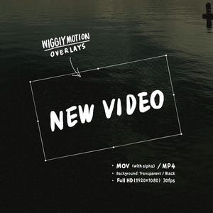 Peut inclure: Image avec le texte "WIGGIY MOTION OVERLAYS" et "NEW VIDEO" en blanc, avec un cadre rectangulaire blanc. Le texte supplémentaire comprend "MOV (with alpha) / MP4", "Background: Transparent / Black" et "Full HD (1920x1080) 30fps". Le fond est sombre et texturé.