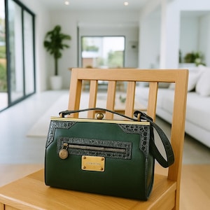 Women&#39;s leather handbag, shoulder bag, leather bag, rigid bag, square bag, short shoulder bag, women&#39;s party bag, small bag