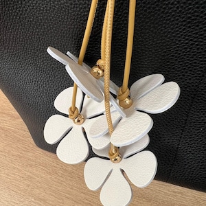 Flower bag charm, genuine leather, 100% handmade, leather charm, bag keychain, leather bag charm, gift keychain
