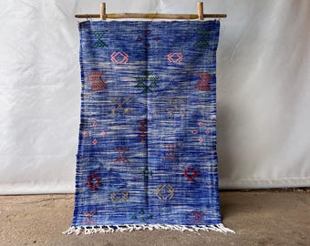 モロッコ ブルー キリム ラグ、ベルベル フラットウィーブ ラグ、モロッコ刺繍入り大面積ラグ、本物のキリム ラグ、カスタム サイズ & カラー ウール ラグ 9 x 12 フィート
