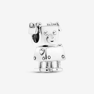 Puede incluir: Un charm de plata con forma de oso robot. El charm tiene una cabeza cuadrada con pequeños ojos redondos y una boca en forma de corazón. El cuerpo es rectangular con detalles circulares y patas en forma de resorte. Para pulseras o collares.