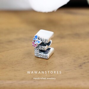Colgante con inicial hecho a mano compatible con Pandora en plata de ley con letra E y dije de mariposa. Suministros para hacer joyas.