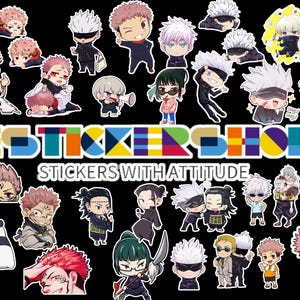 Puede incluir: Una colección de pegatinas coloridas con personajes de anime con diferentes expresiones. Las pegatinas están dispuestas de forma caótica e incluyen el texto "The Sticker Shop" y "Stickers with Attitude".