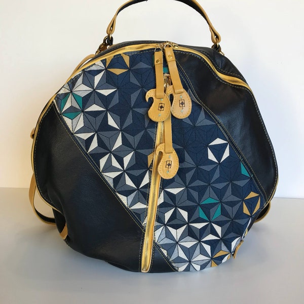 Verwandelbarer Lederrucksack Blau und Gelb mit Geometrisch gestaltetem Gobelin