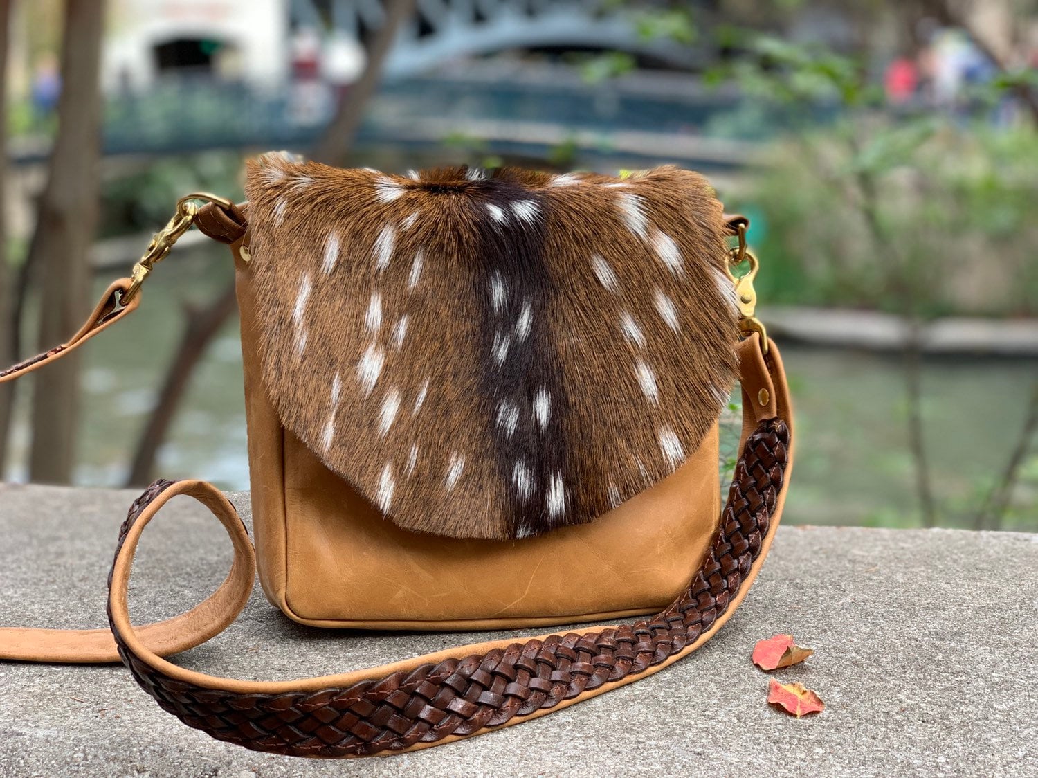 Deer skin purse with - Gem