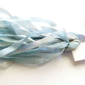 Seidenbänder 4 mm von The ThreadGatherer. SR4 043 Aqua Wolken