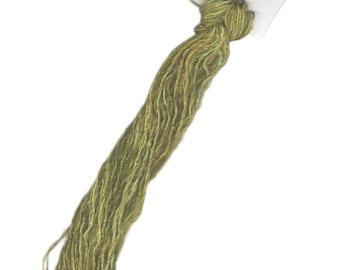 Hilo de seda mohair teñido a mano color chartreuse, para bordado y tapicería.