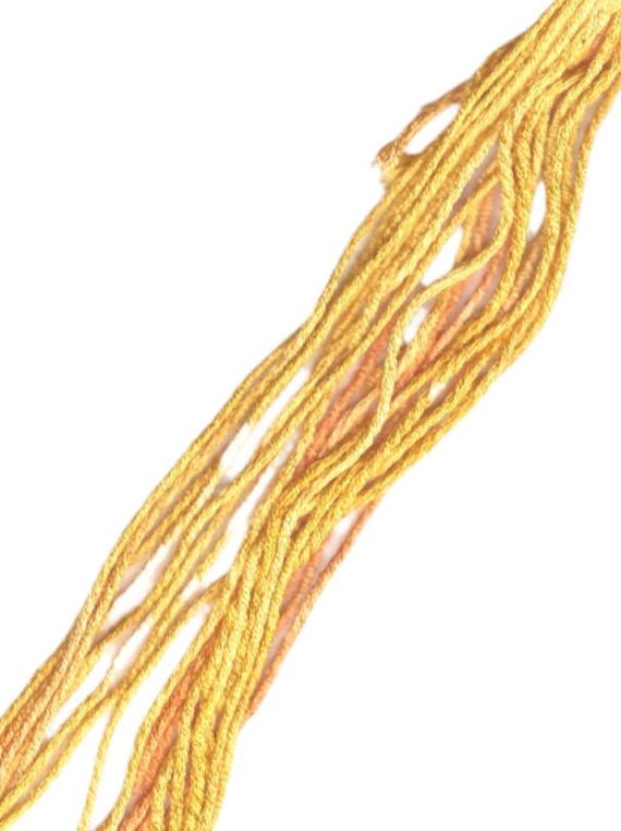 Silk 'n Colors 030 サンフラワーイエロー。TheThreadGatherer製