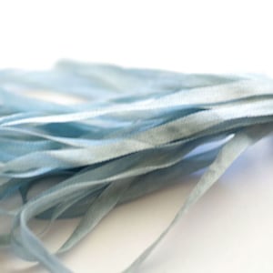 Seiden Bänder 4 mm von The ThreadGatherer.SR4 049 Heirloom Blue
