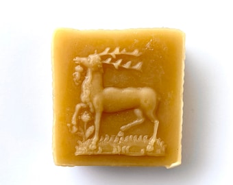 Thread Conditioner. Deer with Flower Beeswaxer. Thread Conditioner Waxer. Beeswax Thread Conditioner. Beeswax.