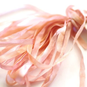 Seidenbänder 4 mm & 7 mm von The ThreadGatherer. SR4 100 Rose Blush