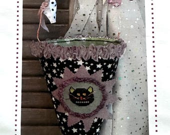 Spooky Cat Kinder Cone Pattern