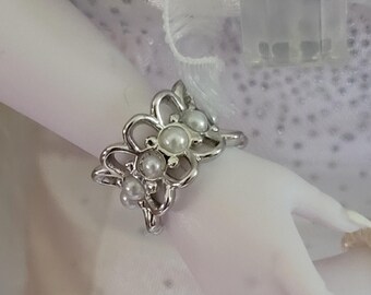 1 Scalloped Metal & Pearl Bracelet Cuff for Fashion Dolls with Removeable Hands