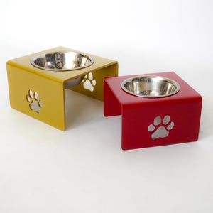 高さのある犬用ボウルスタンド：モダンな金属製ペットフィーダー