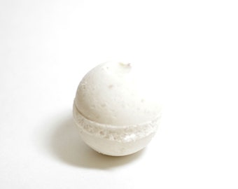 Frankincense & Myrrh Essential Oil Bath Bomb. Moisturizing Bath Bomb. Natural Bath Bomb.. Handcrafted by Mathair Earth.