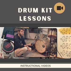 Op de afbeelding: Afbeelding ter promotie van drumkitlessen. De tekst "DRUM KIT LESSONS" wordt in het wit weergegeven tegen een donkergrijze achtergrond. De afbeelding bevat een drumstel, een persoon, een tablet en bladmuziek. De woorden "INSTRUCTIONAL VIDEOS" staan onderaan.
