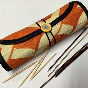 Große Double-Spitze-Nadeltasche mit Stoffoptionen, bietet Platz für 32 Nadelspiele